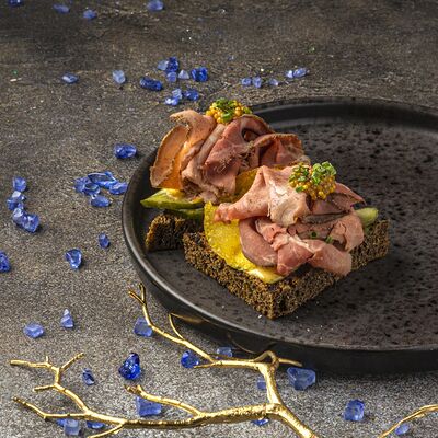 Изиброд с ростбифом в Изи Паб по цене 495 ₽