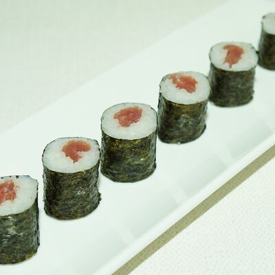 Ролл с тунцом в СУШИSELL по цене 399 ₽