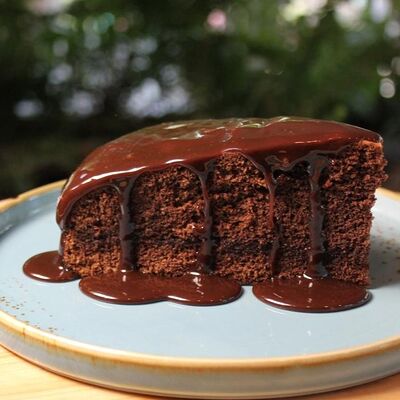 Шоколадный бисквит с ягодным соусом в 801 по цене 299 ₽