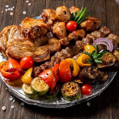 Шашлычный сет курица с овощами на 5-6 персон в Шашлык Хаус GRILL&PIZZA по цене 10510 ₽