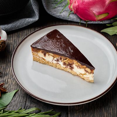 Чизкейк Сникерс в Кухня МОМО по цене 279 ₽