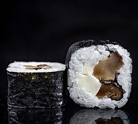 Горячий ролл Ореховый Ясай в Суши Стар по цене 311 ₽