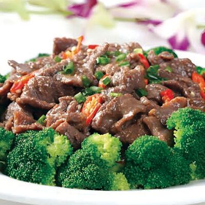 В25 Говядина с брокколи 西兰花烧牛肉 в Charlie tea по цене 820 ₽