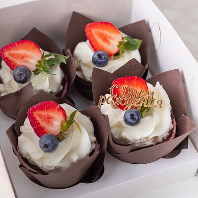 Набор капкейков с ягодамив Мамин Cake по цене 1400 ₽