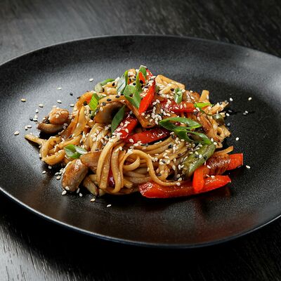 Удон с овощами в Loca Pizza по цене 460 ₽