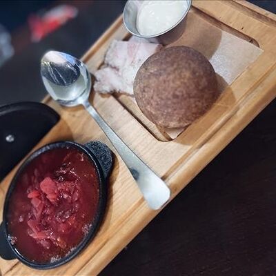 Борщ по-Потсдамски в Генрих и Генриетта по цене 320 ₽