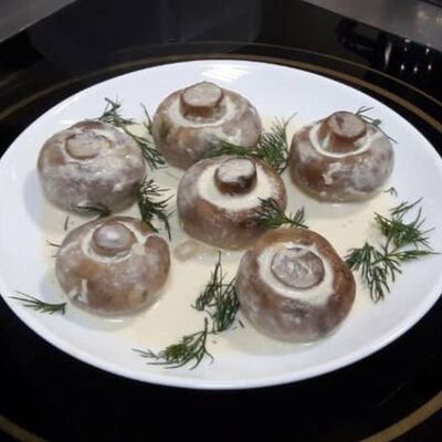 Шампиньоны, запеченные в сливочном соусе в Ватруш пекарня-кондитерская по цене 755 ₽