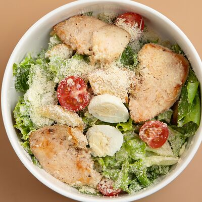 Салат Цезарь с курицей в CRAFT COFFEE по цене 590 ₽