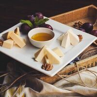 Ассорти из домашних сыров в Шашлык Хауз