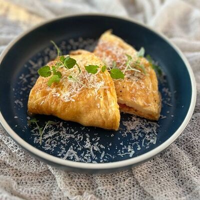 Омлет с томатом и пармезаном в Nonna bonna по цене 500 ₽