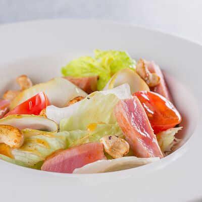 Салат с тунцом в Траттория для друзей по цене 700 ₽