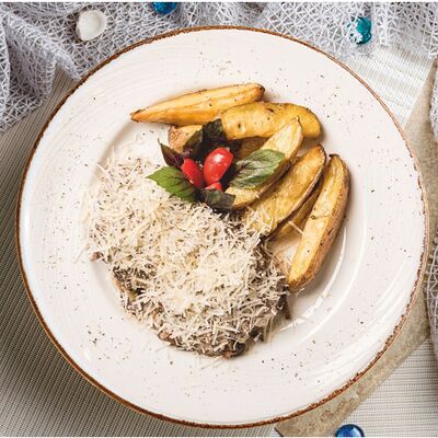 Телятина по-милански с печеным картофелем в Сен Тропе по цене 1365 ₽