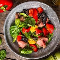 Салат с ростбифом в Ганс и Марта