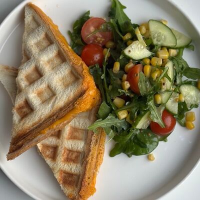 Сэндвич с салатом в Crystal по цене 350 ₽