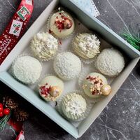 Новогодний набор картошки с начинкой в белом шоколаде с кокосом и фундуком в Marys Cakes