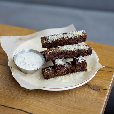 Чесночные гренки с соусом в Про Тесто по цене 250 ₽