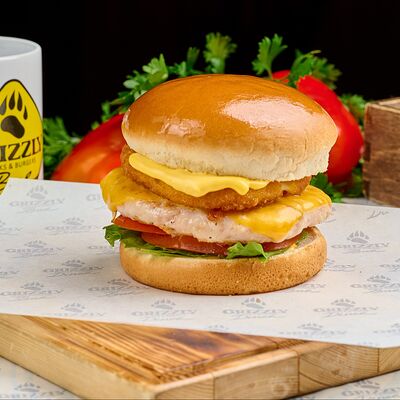 Бургер Чикенчииизв Grizzly Bar по цене 535 ₽