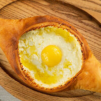 Хачапури по-аджарски в Чача