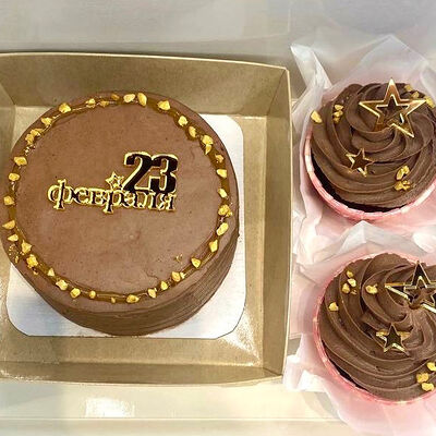 Набор Бенто Сникерс и 2 капкейка Мужчине в Особенный Наполеон по цене 2500 ₽