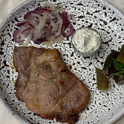 Свиной стейк из шеив Сказка lounge по цене 750 ₽