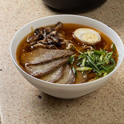 Шою рамен с говядиной в Wok & Box по цене 649 ₽