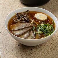 Шою рамен с говядиной в Wok & Box