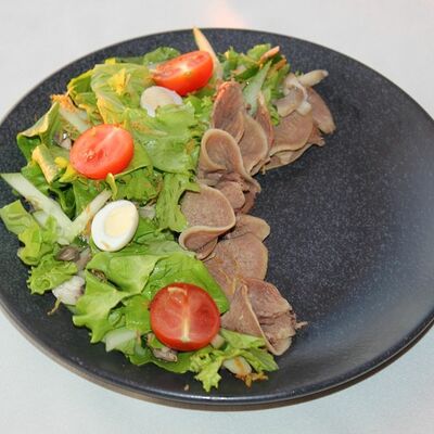 Салат с телячьим языком в Каравелла по цене 320 ₽