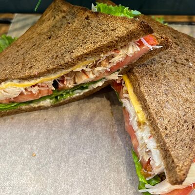 Сэндвич с камчатским крабом в Juicy Burger по цене 485 ₽