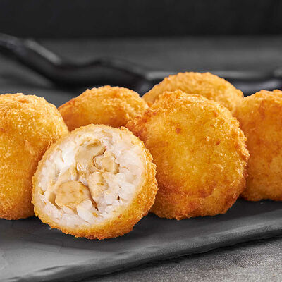 Рисовые шарики с курицей в Суши Мастер по цене 169 ₽