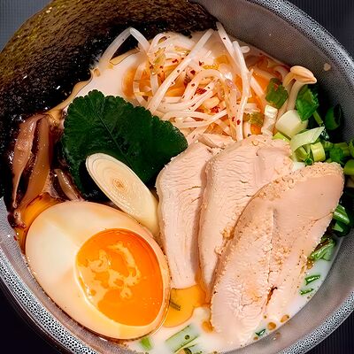 Рамэн на Том Ям бульоне с курицей в Рамен & Роллы Там Сям по цене 649 ₽