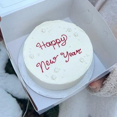 Новогодний бенто-торт Happy New Year в подарок на Новый год в Cosmo Сakery по цене 2200 ₽