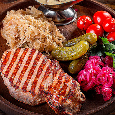 Свиная корейка и гарнир в Колбасофф по цене 790