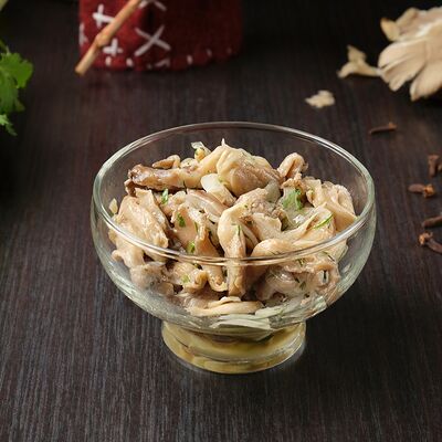 Маринованные вёшенки с луком и зеленью в Риони по цене 340 ₽