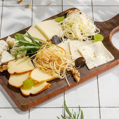 Ассорти грузинских сыров в ЛарисуВаннуХочу по цене 890