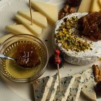 Сырные деликатесы в Опера