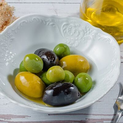 Микс оливок в сицилийском масле в Lucia osteria по цене 540 ₽
