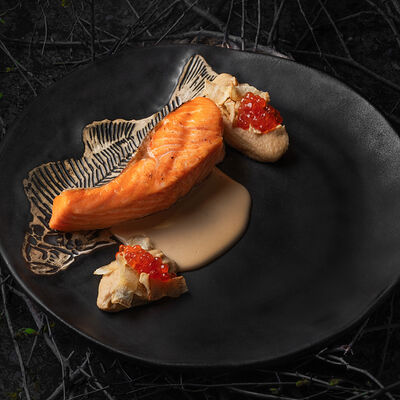 Запечённая форель с хрустящей кожей и соусом из копчёной ряженки в Tunguska по цене 1698 ₽