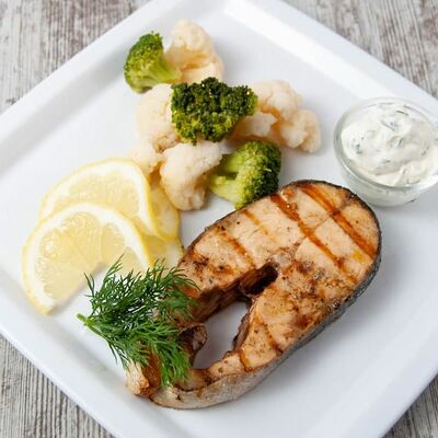 Стейк из красной рыбы в На абордаж по цене 420 ₽