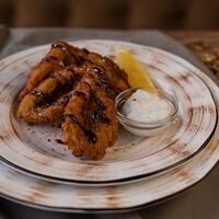 Кольца кальмара в панировке со сливочно-чесночным соусом в Терраса