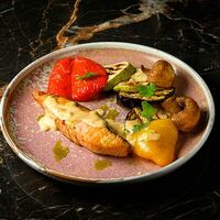 Стейк из лосося в Veranda Bar