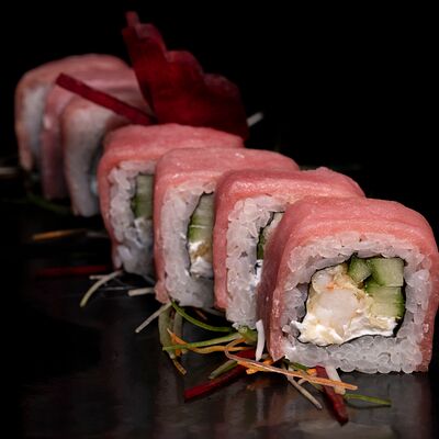 Туна Эби Luxury ролл в Fast Япония Premium Sushi по цене 560 ₽