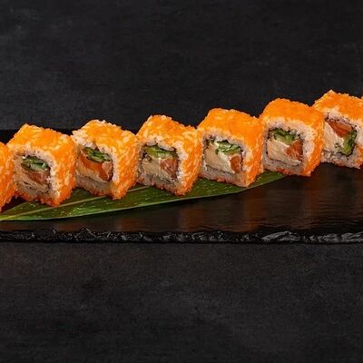Калифорния с лососем в INШИ СУШИ по цене 670 ₽