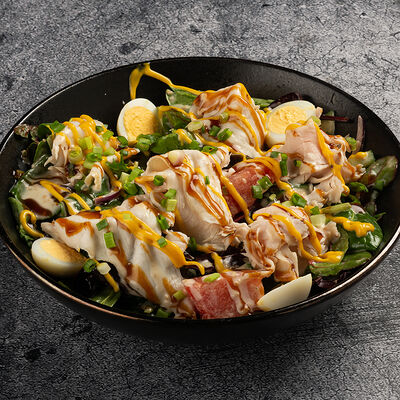 Хрустящий салат с индейкой в BeerLogovo по цене 610 ₽