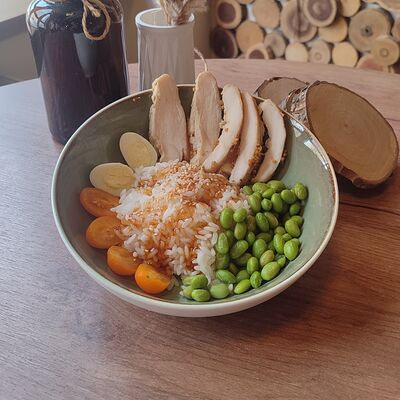 Боул с курицей в Про Булки кафе-пекарня по цене 430 ₽