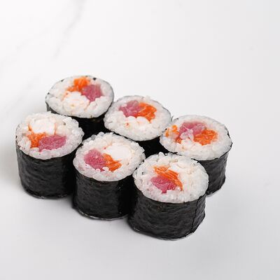 Малый ролл: тунец, креветка, лосось №67 в Ёбисан по цене 609 ₽