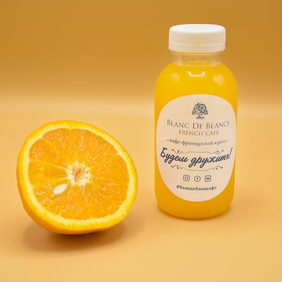 Свежевыжатый апельсиновый сок в Блан де блан по цене 430 ₽