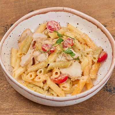 Паста с куриным филе и помидорами черри в Papa Carlo по цене 390 ₽