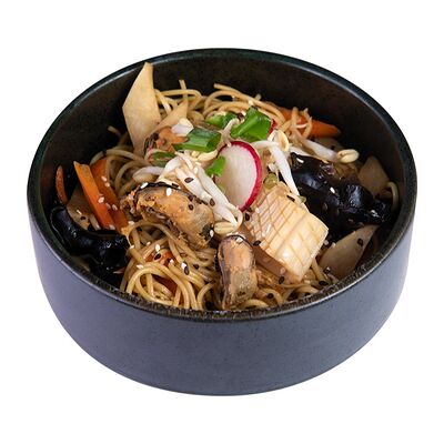 Яичная лапша с морепродуктами в соусе терияки в Пекин по цене 749 ₽