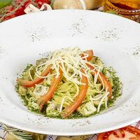 Спагетти Песто с цыплёнком в Луиджи & Тосё