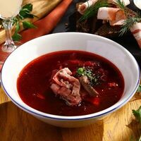 Борщ с копченой говядиной в BBQ Beer Restaurant
